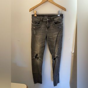 Zara Z1975 Women’s Grey destroyed denim jeans